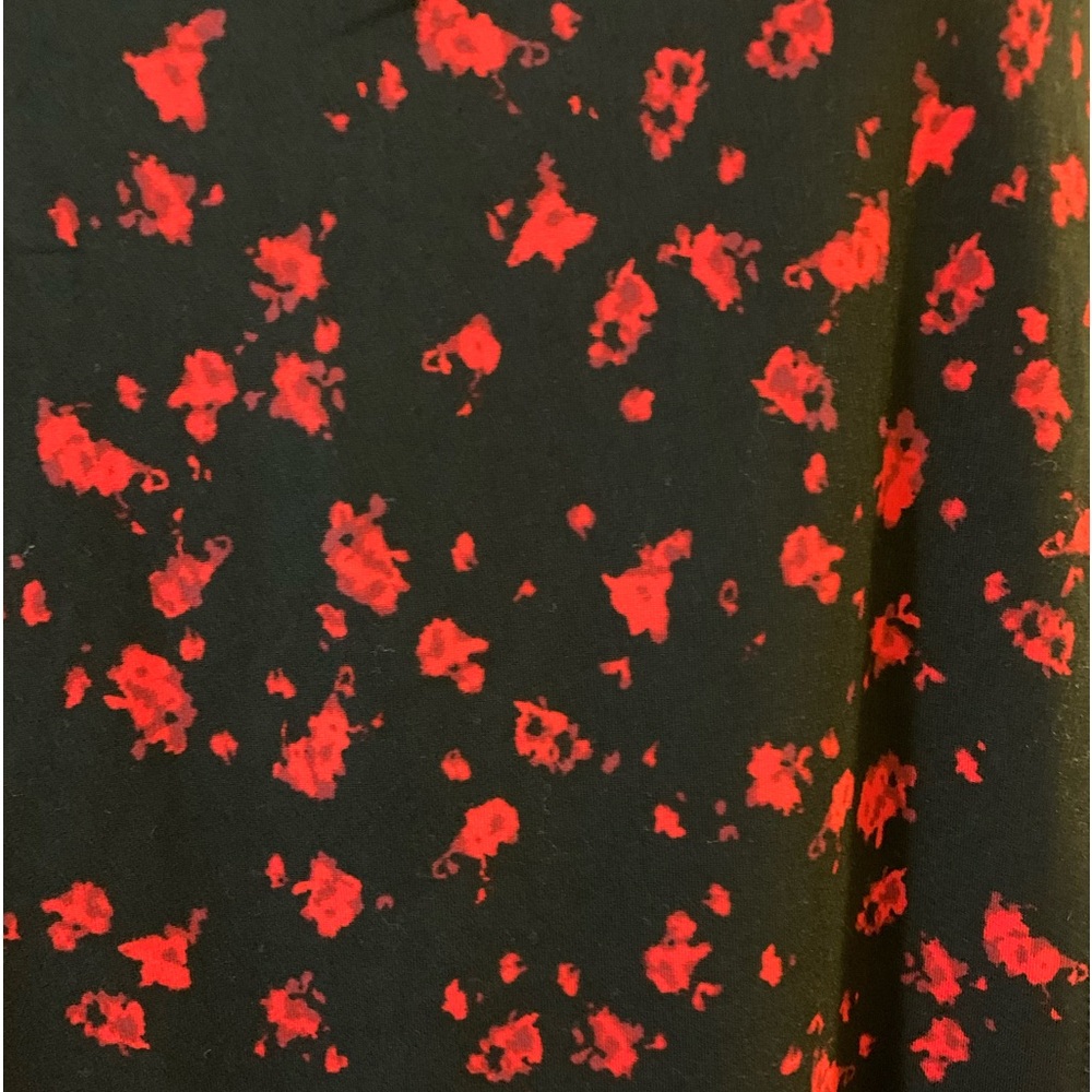 NWT Lane Bryant Black w/Blood Red Floral/Drops V-Neck 22/24 Xlnt Holiday Top